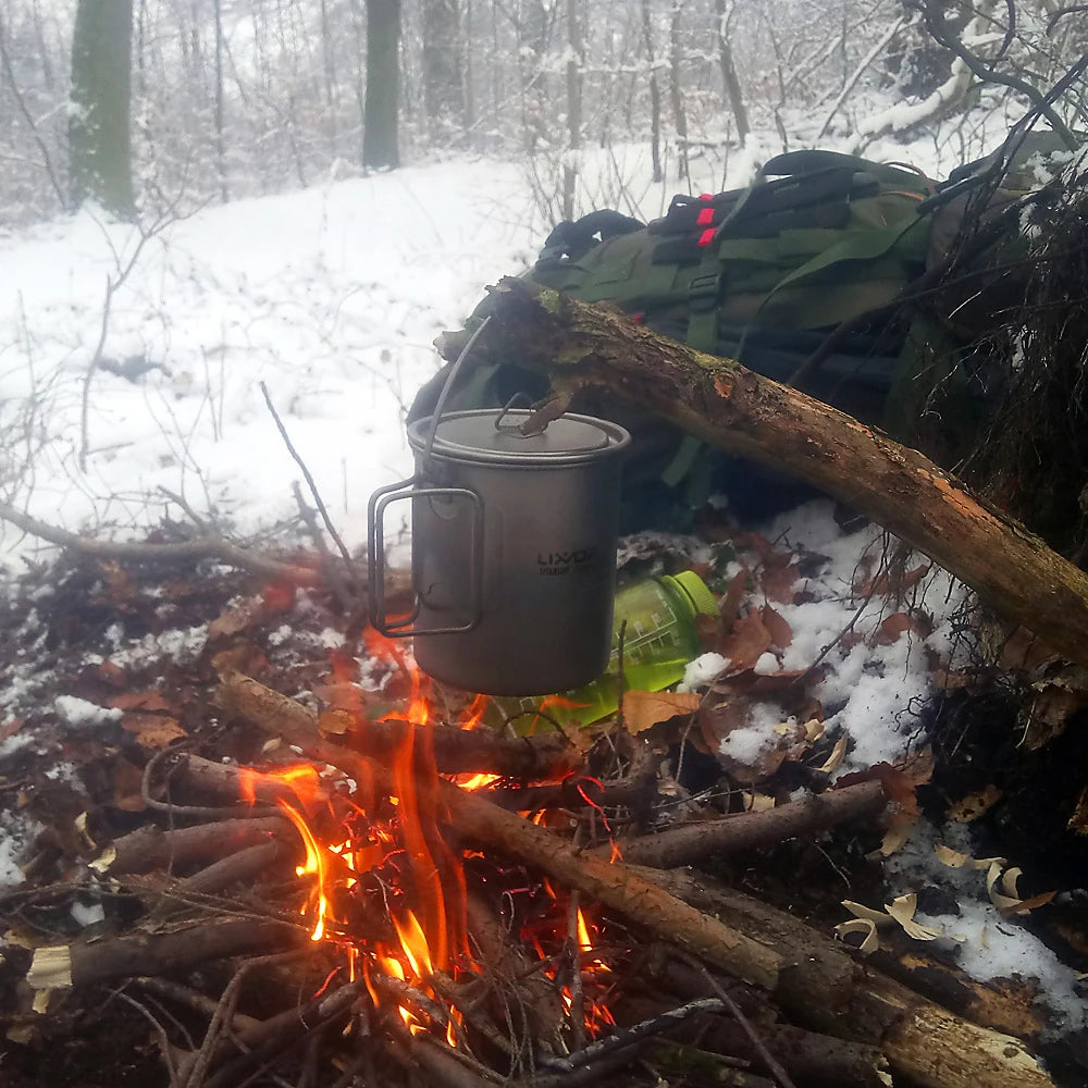 Lixada 900ml Titanium Cup Pot Ultralight Portable Cup Hanging Pot with Lid and Foldable Handle Outdoor Camping Backpacking